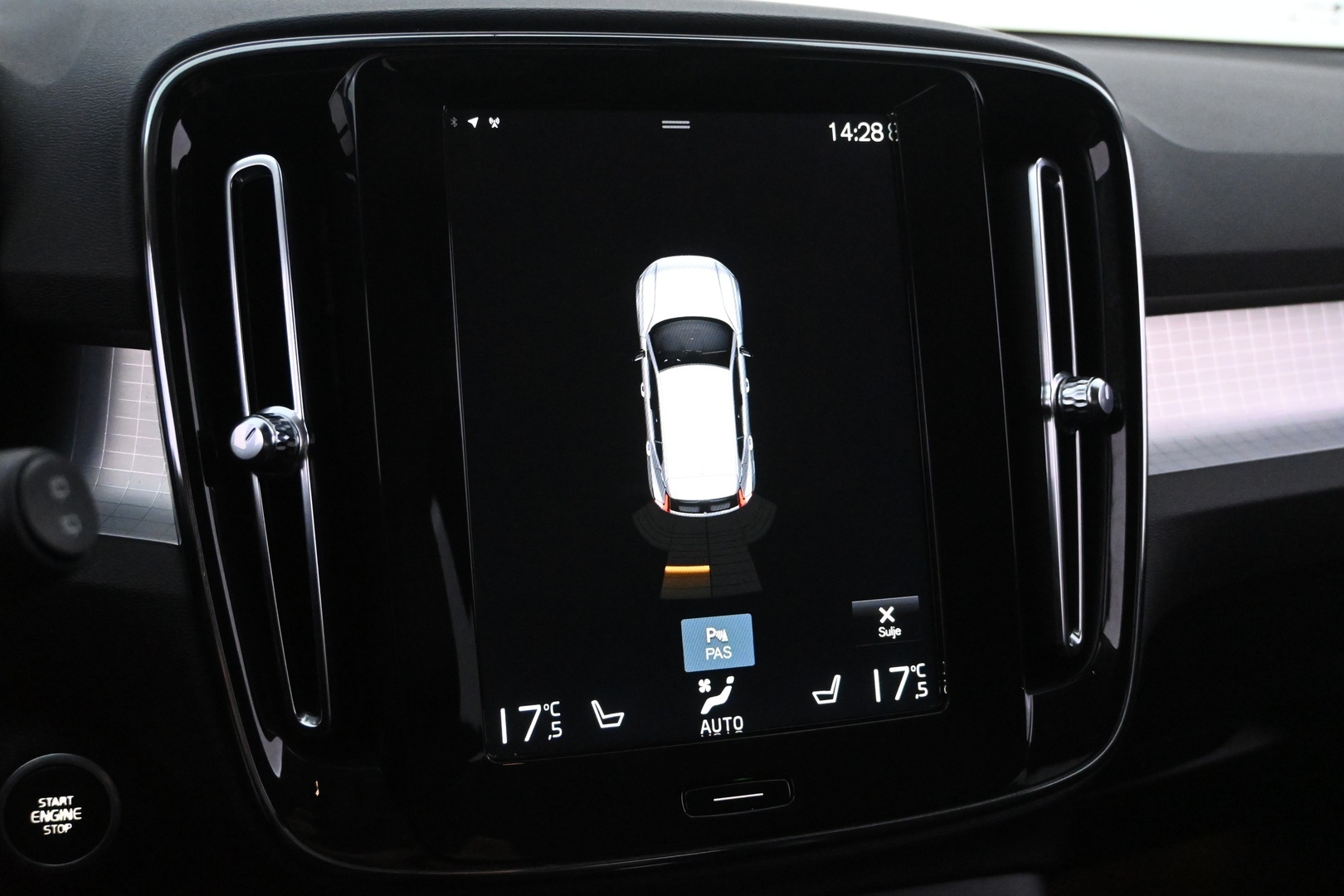 VOLVO XC40 2020