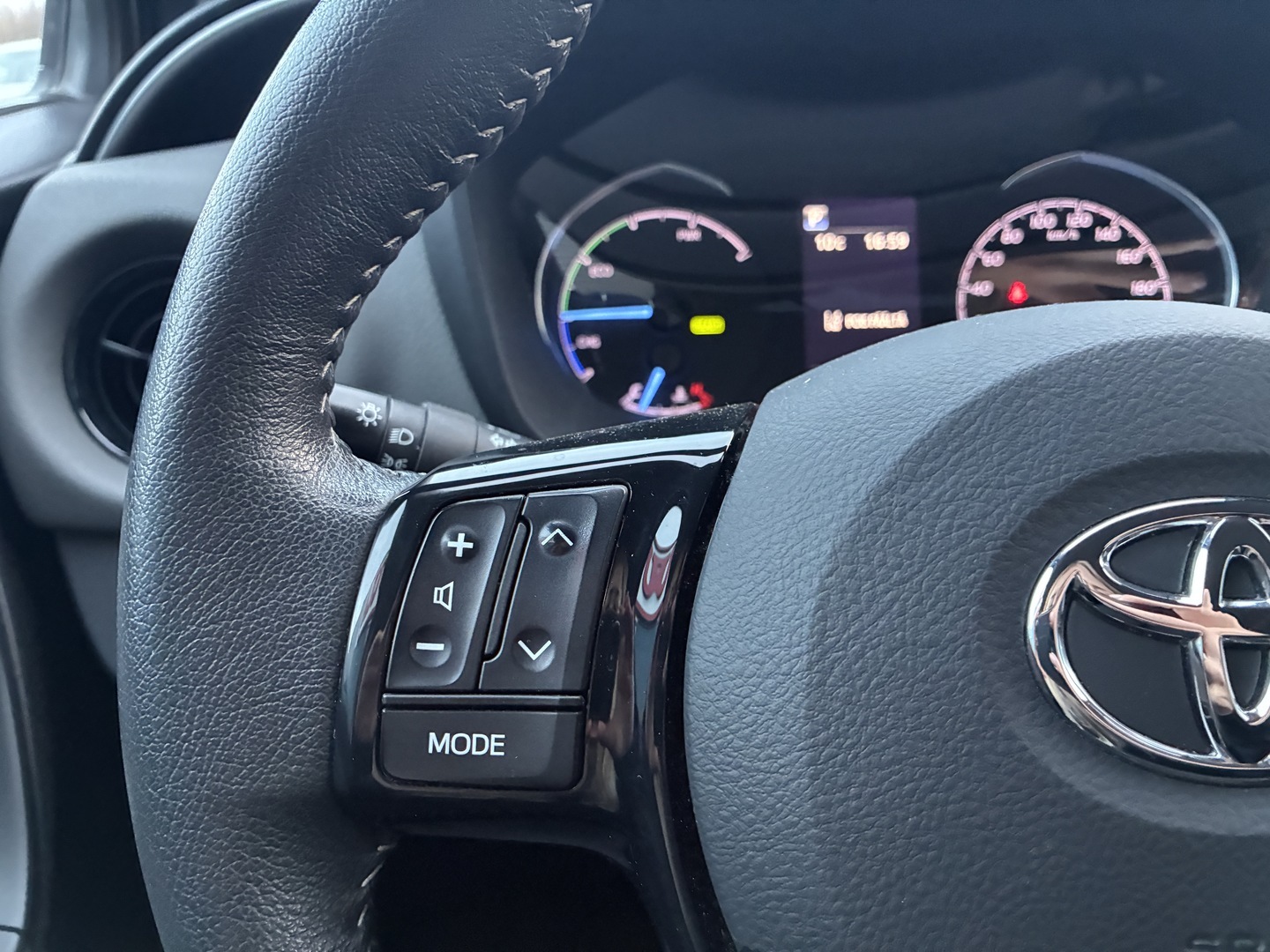 TOYOTA Yaris 2019