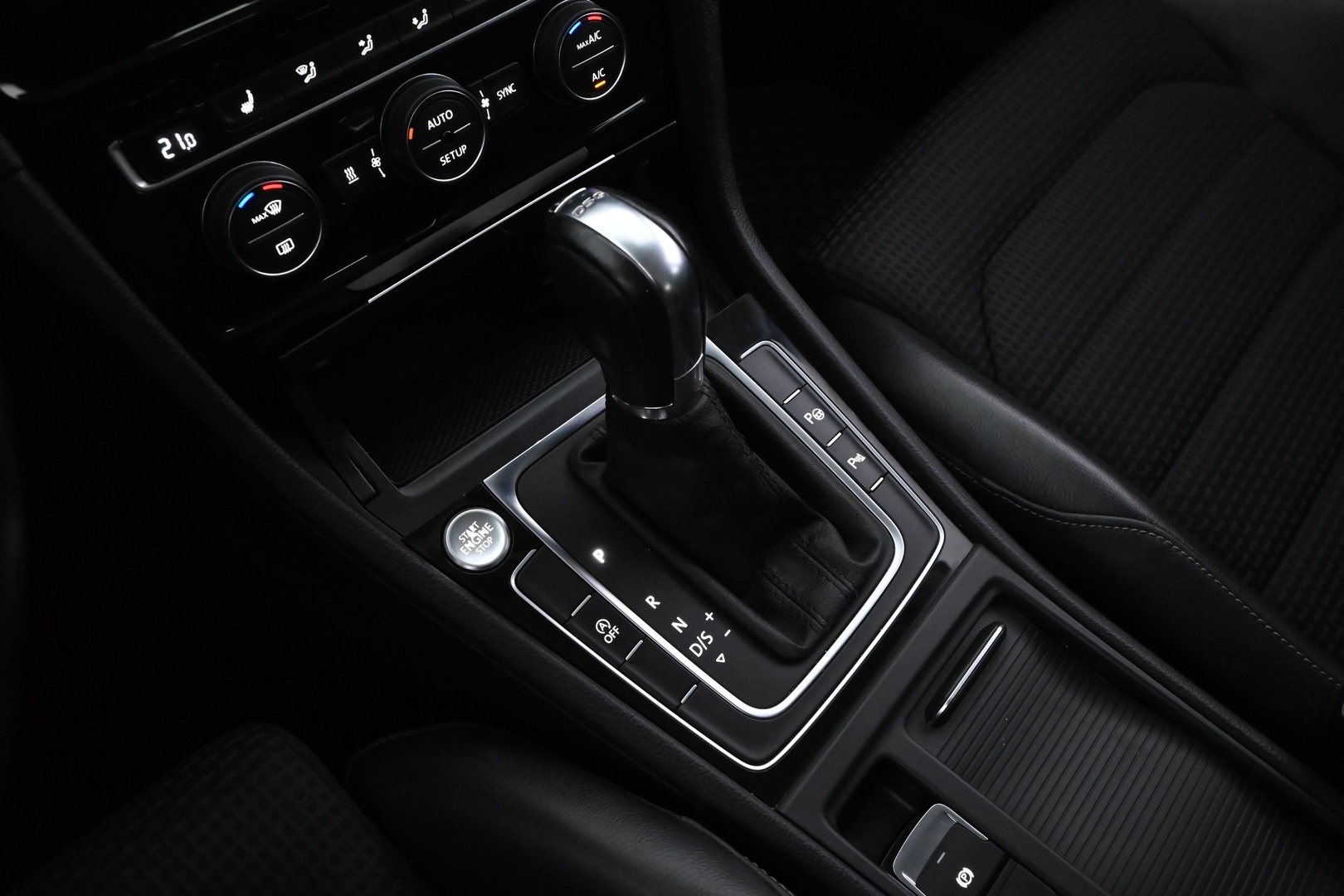 VOLKSWAGEN Golf 2014