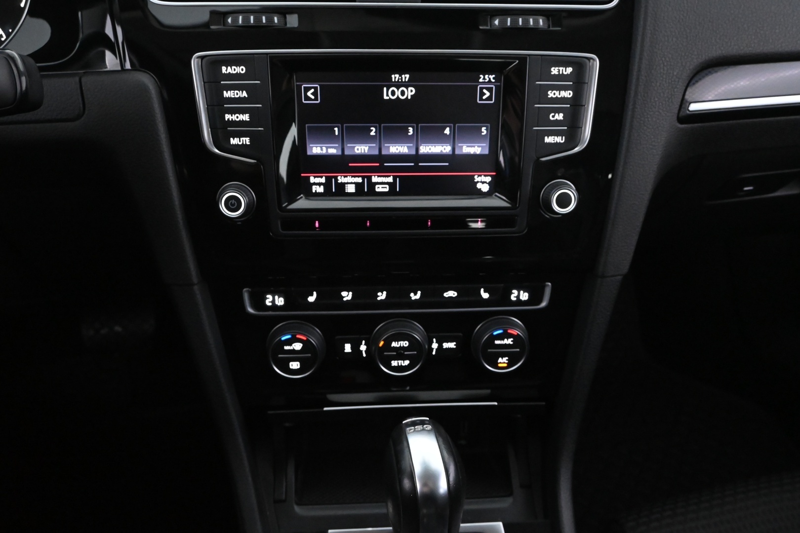 VOLKSWAGEN Golf 2014