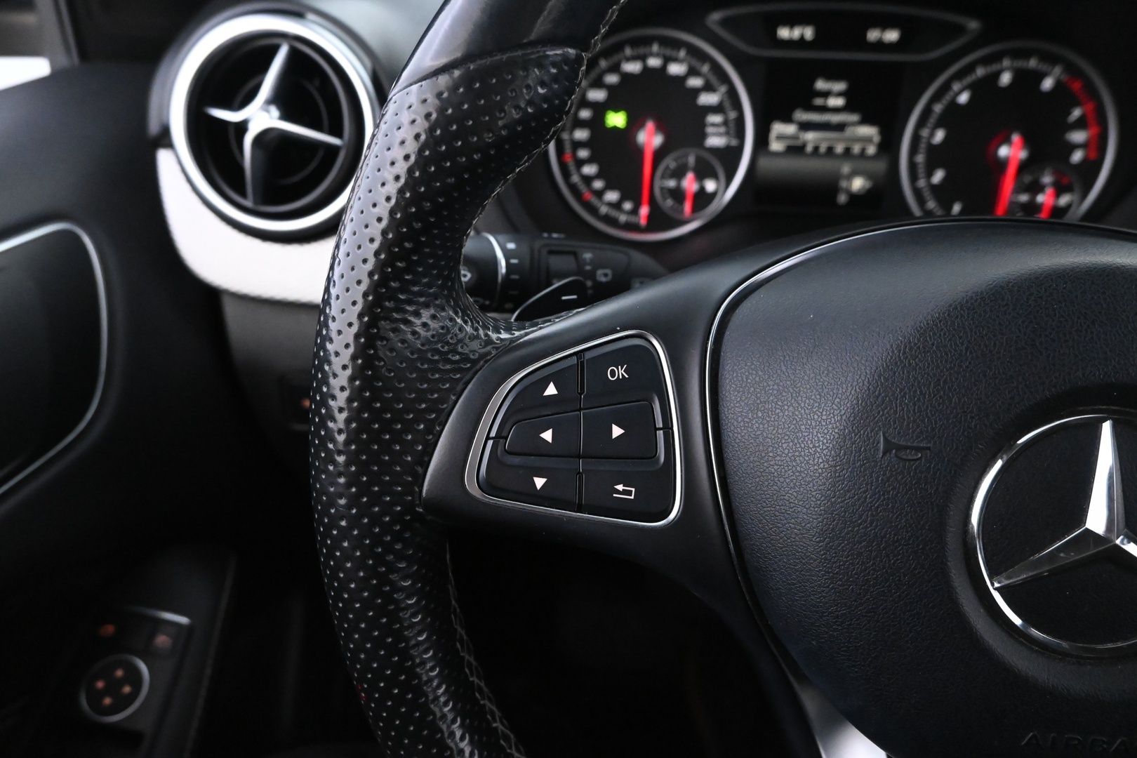 MERCEDES-BENZ B 2016