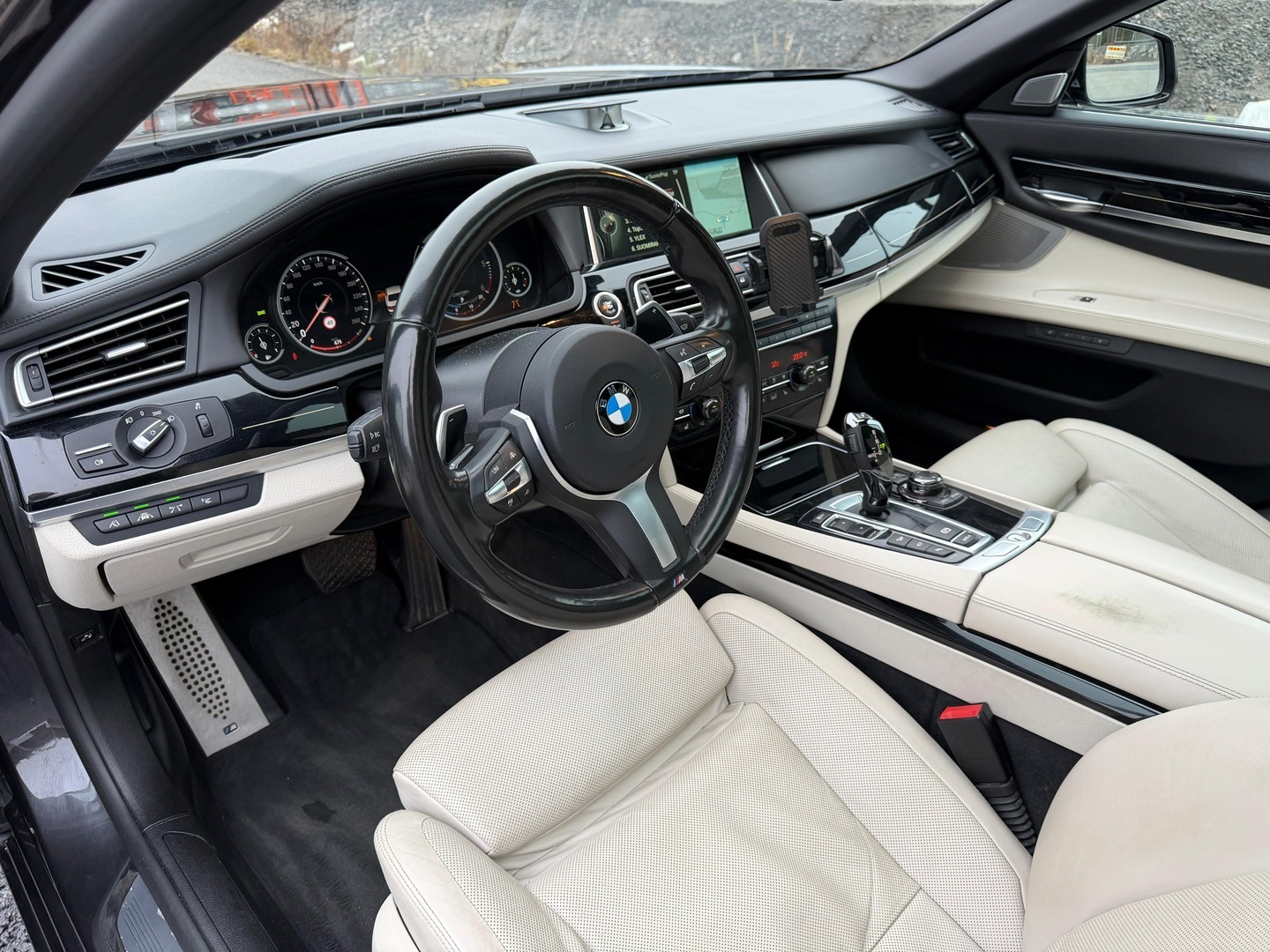 BMW 750 2013