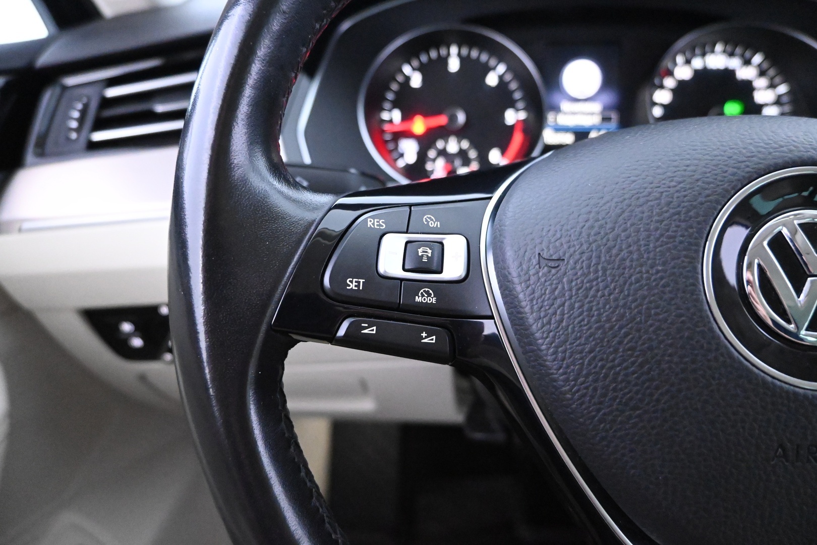 VOLKSWAGEN Passat 2017