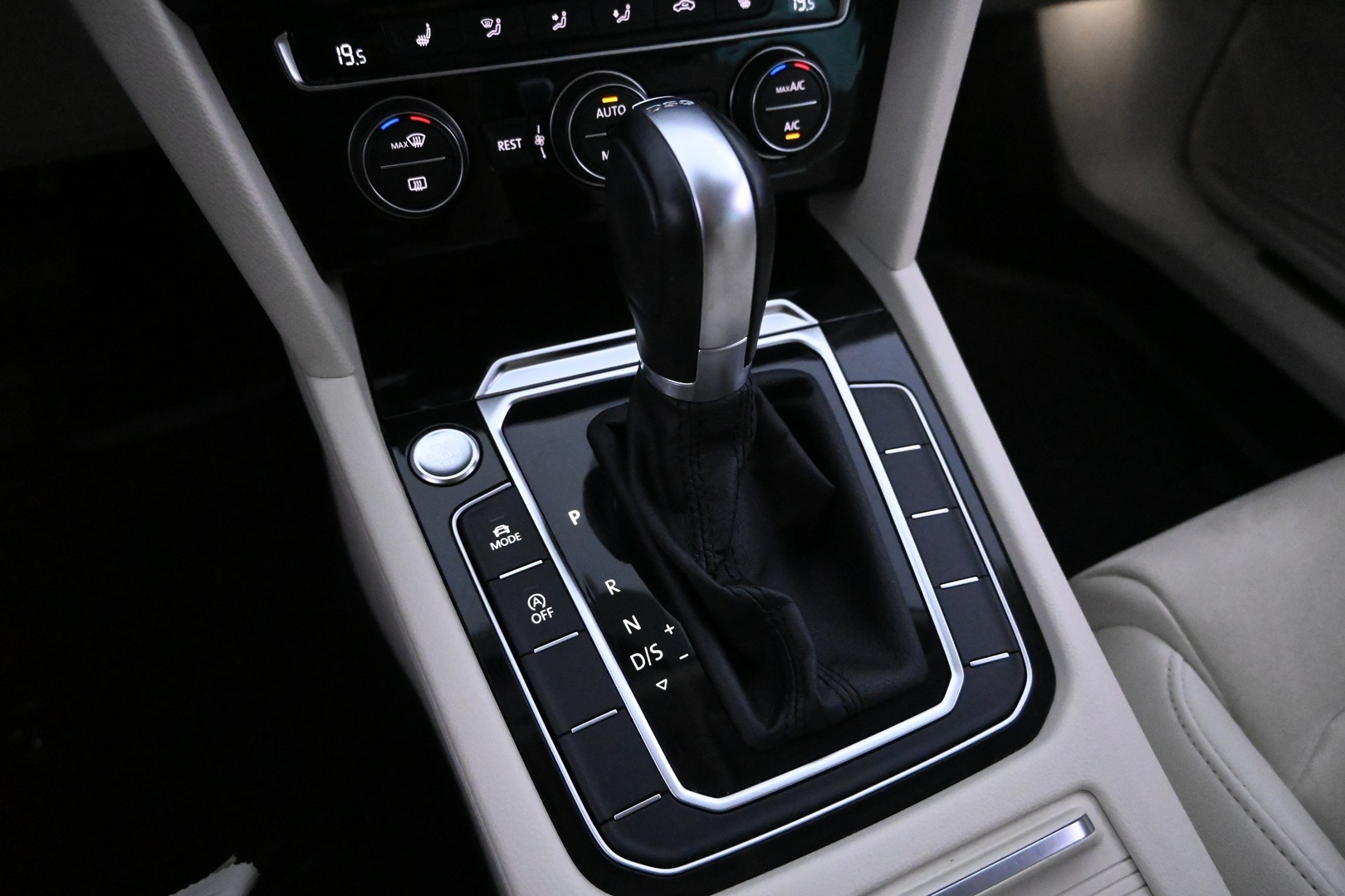 VOLKSWAGEN Passat 2017