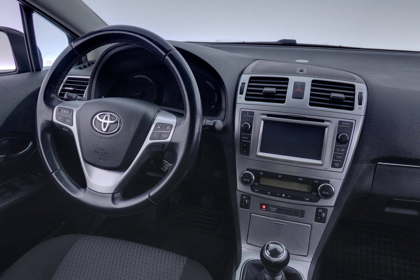 TOYOTA Avensis 2012