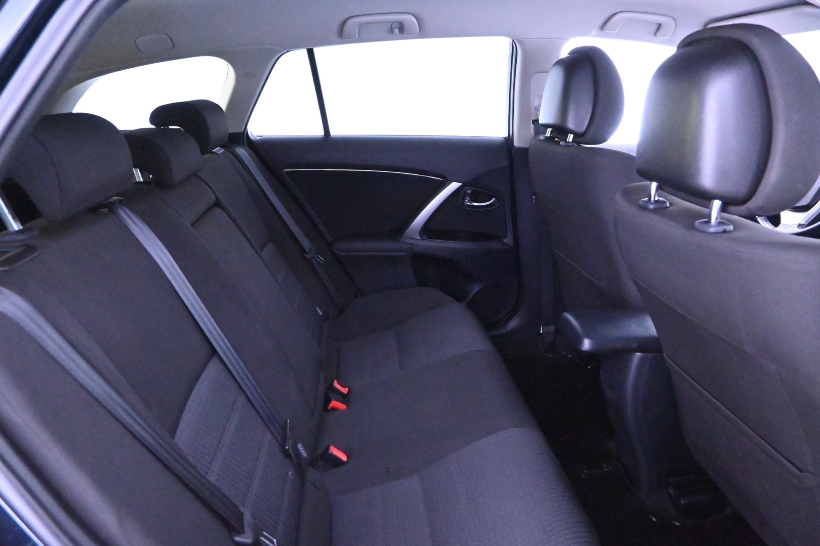 TOYOTA Avensis 2012