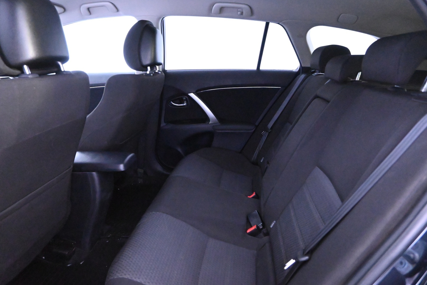TOYOTA Avensis 2012