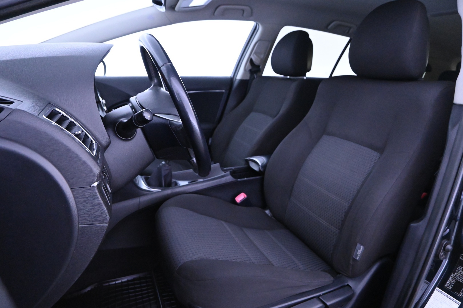 TOYOTA Avensis 2012