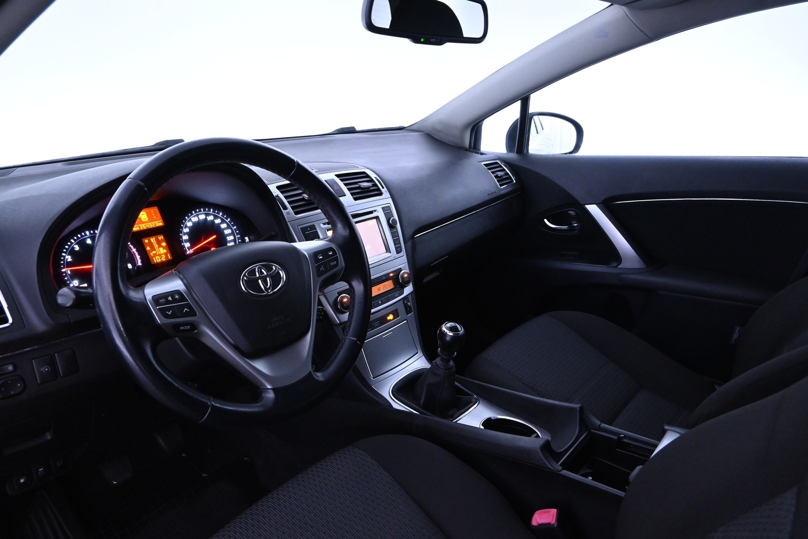TOYOTA Avensis 2012
