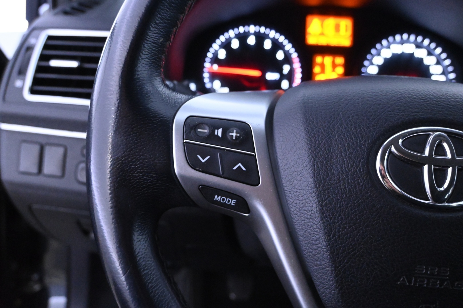 TOYOTA Avensis 2012