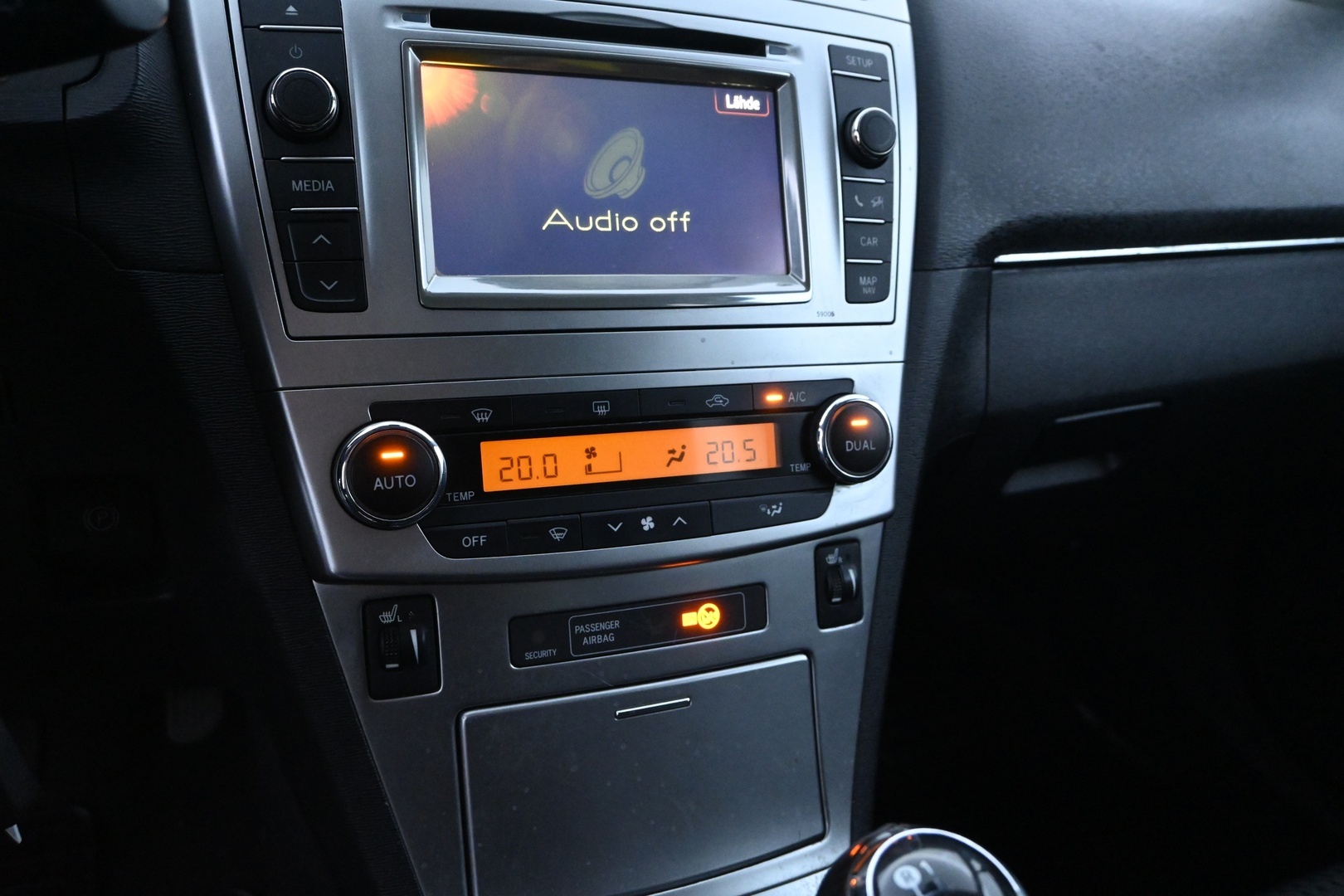 TOYOTA Avensis 2012