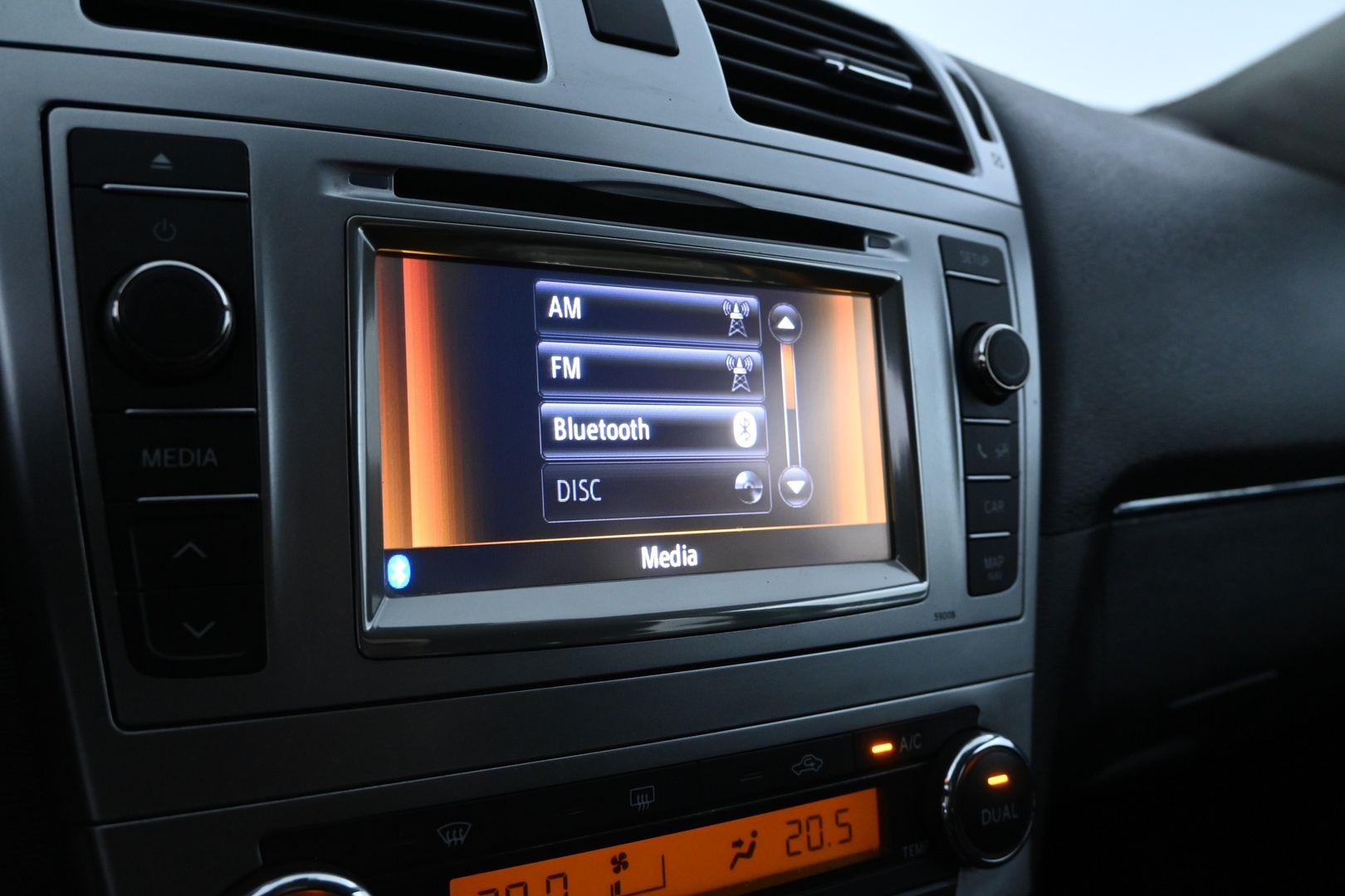 TOYOTA Avensis 2012