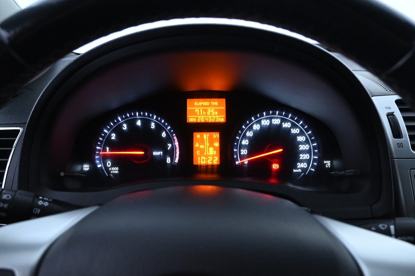 TOYOTA Avensis 2012