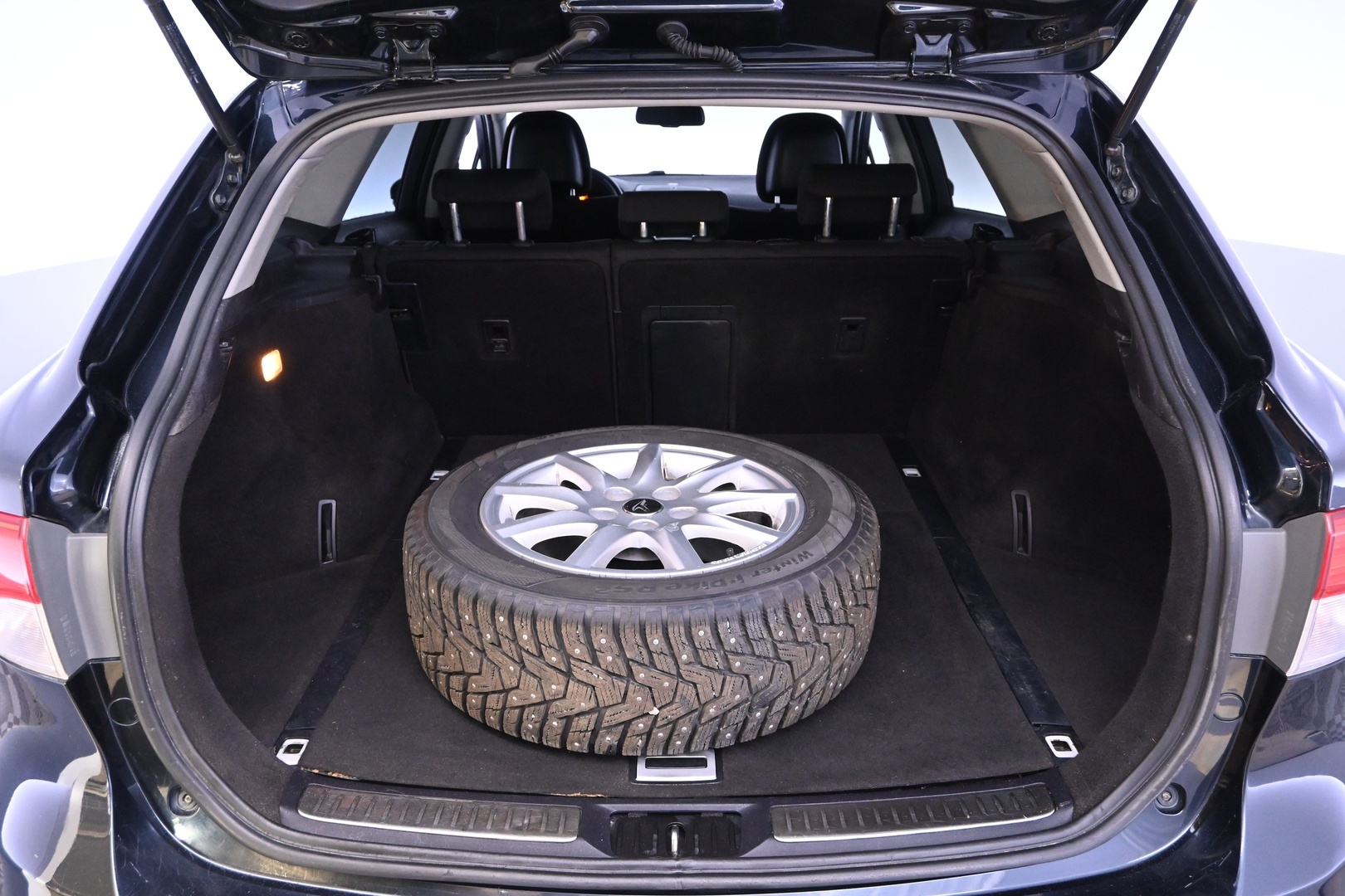 TOYOTA Avensis 2012