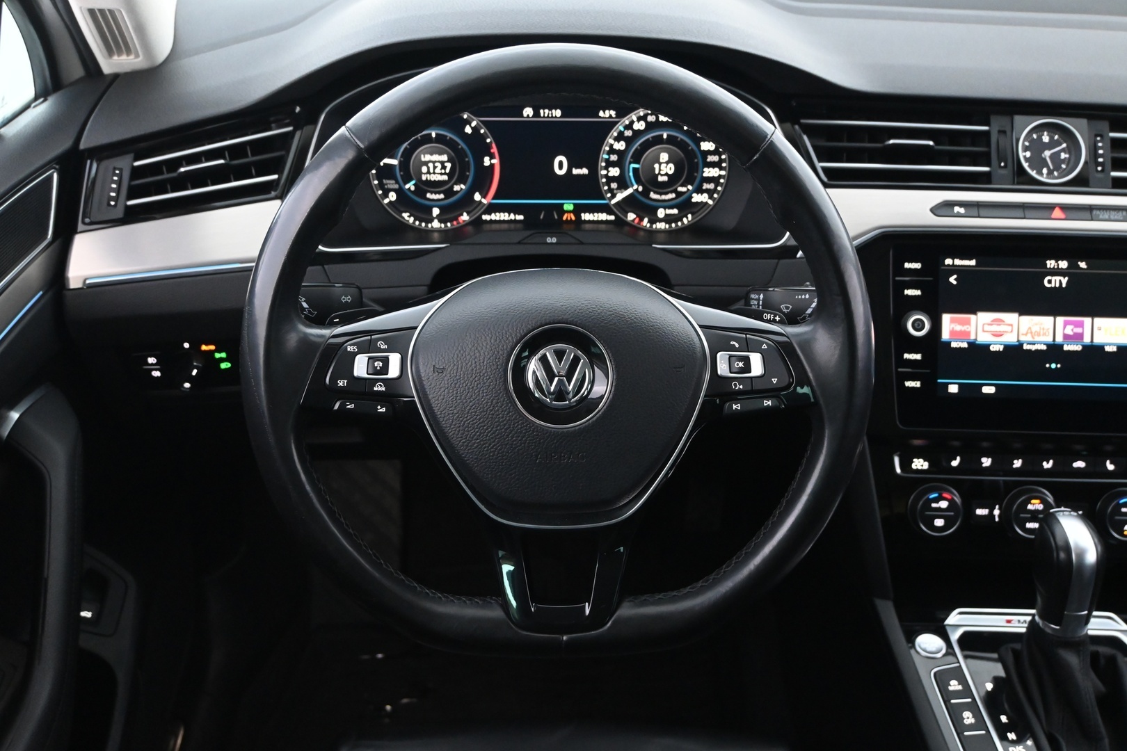 VOLKSWAGEN Passat 2018