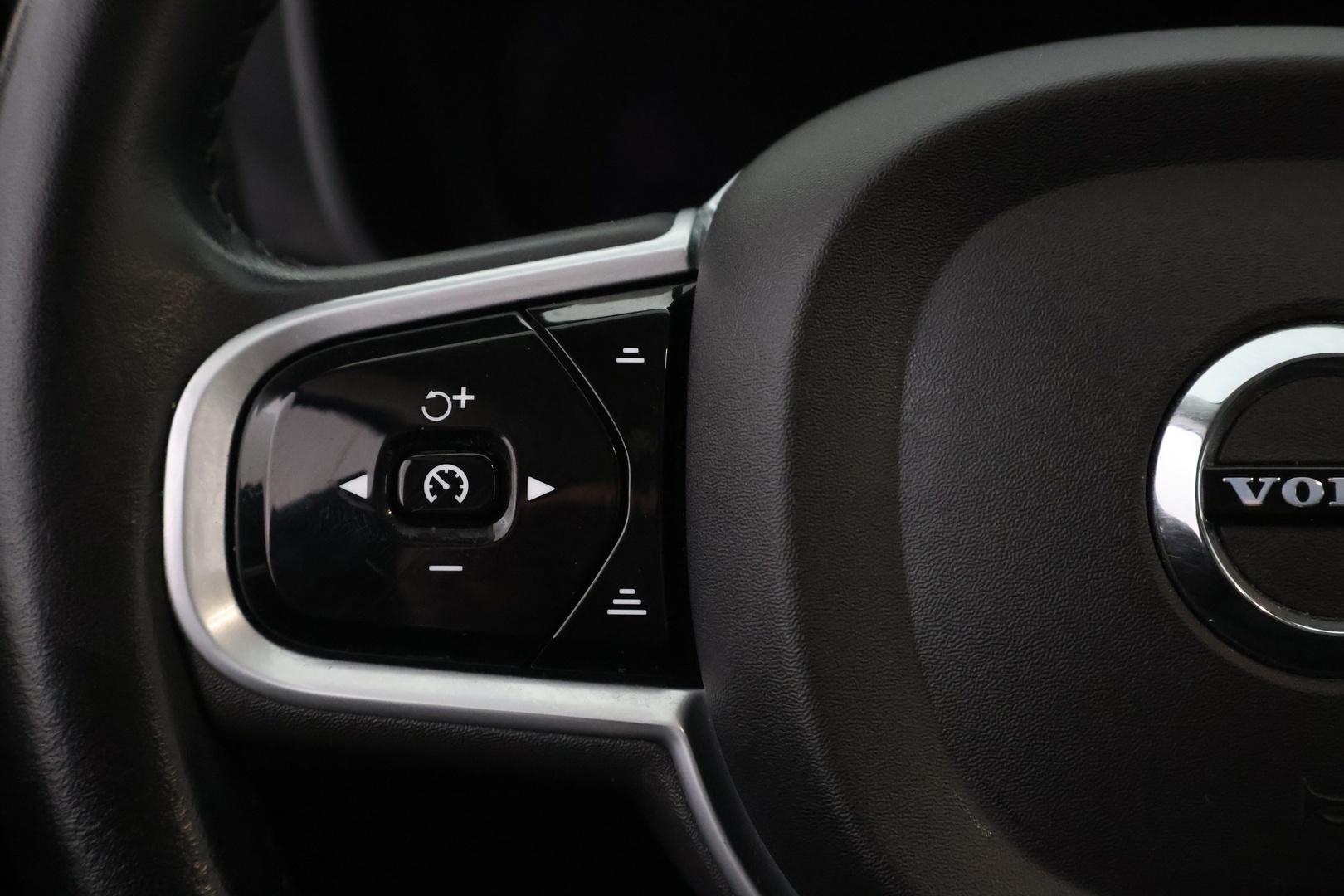 VOLVO XC60 2021
