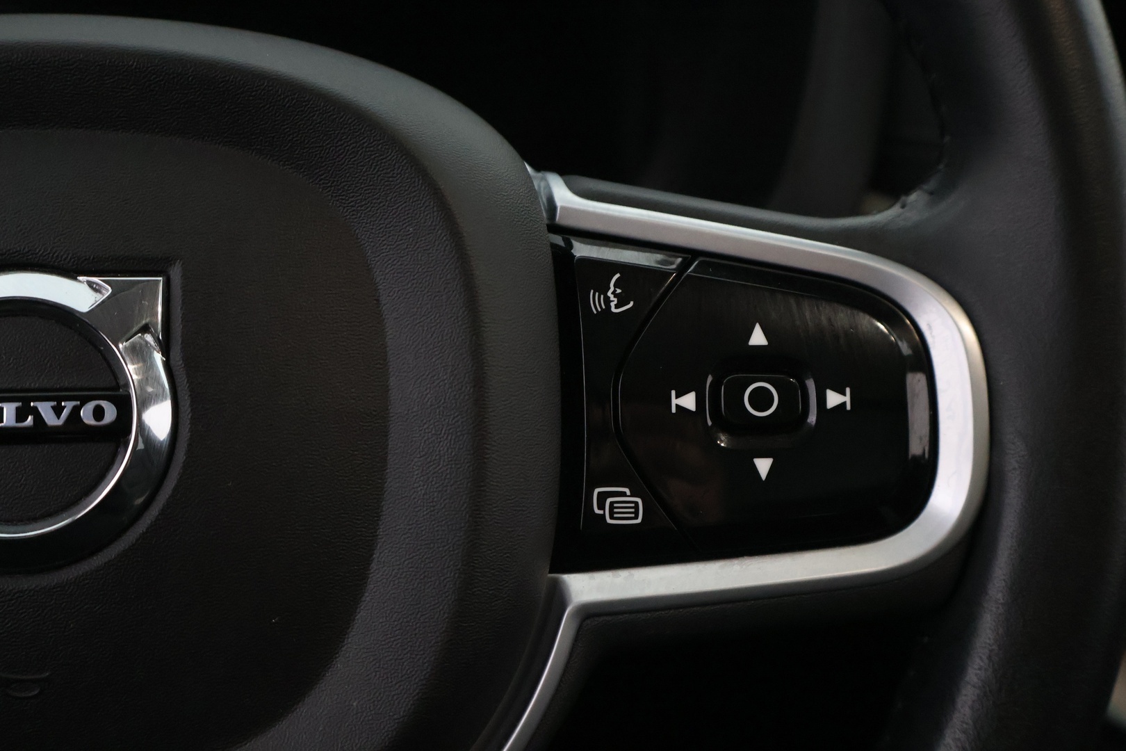 VOLVO XC60 2021