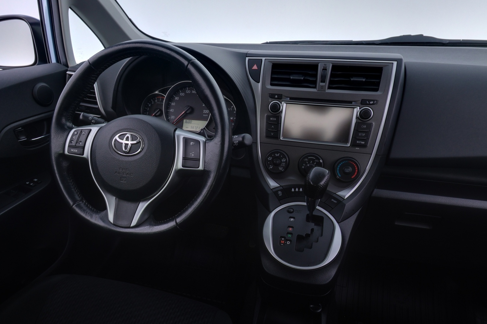 TOYOTA Verso-S 2012