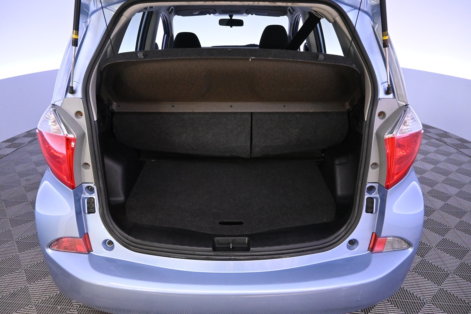 TOYOTA Verso-S 2012