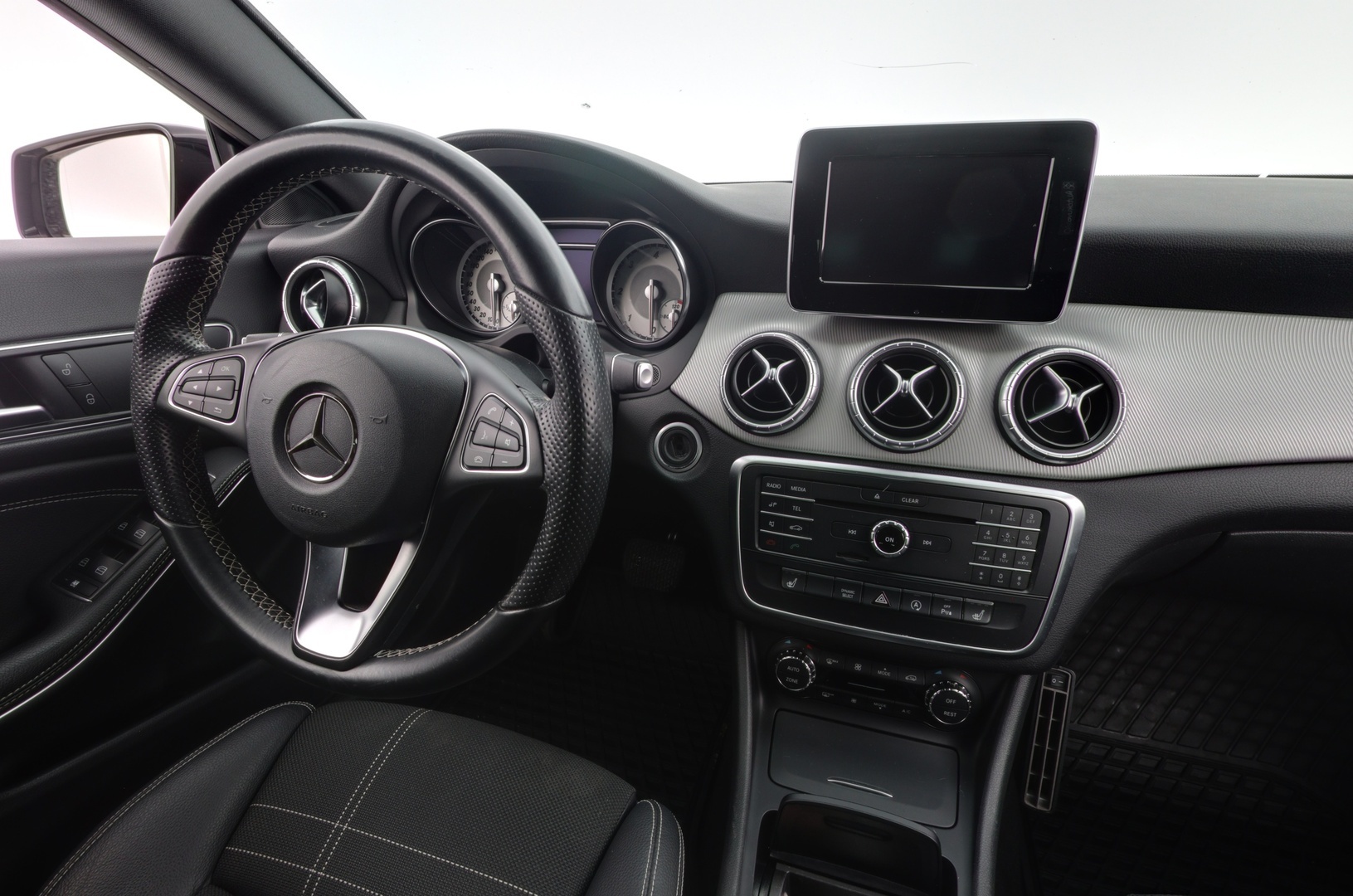 MERCEDES-BENZ CLA 2016