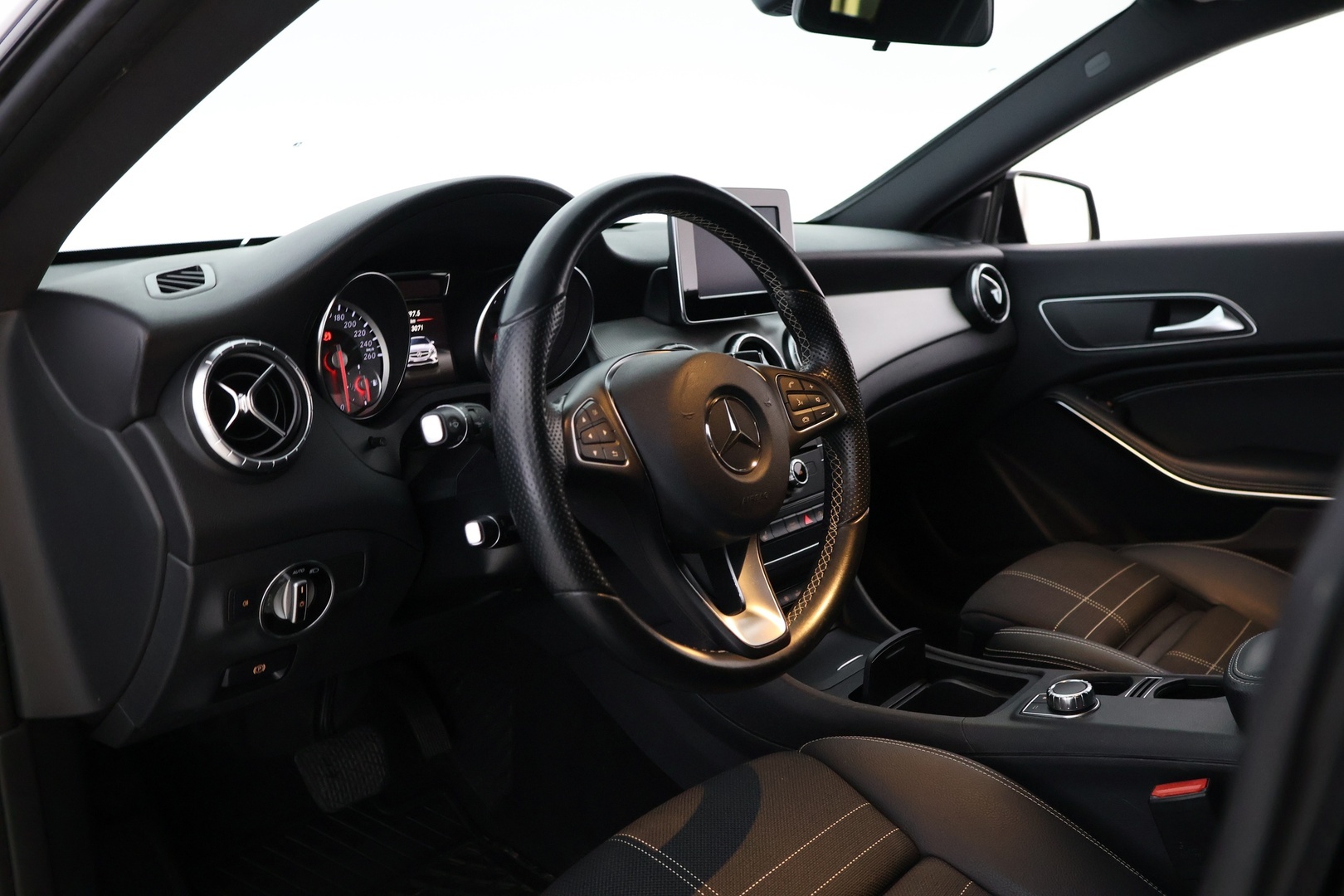 MERCEDES-BENZ CLA 2016