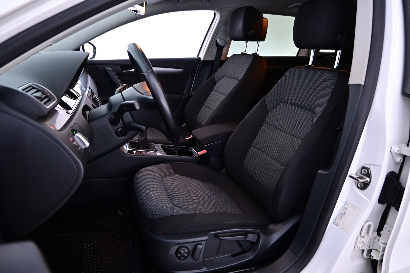 VOLKSWAGEN Passat 2011