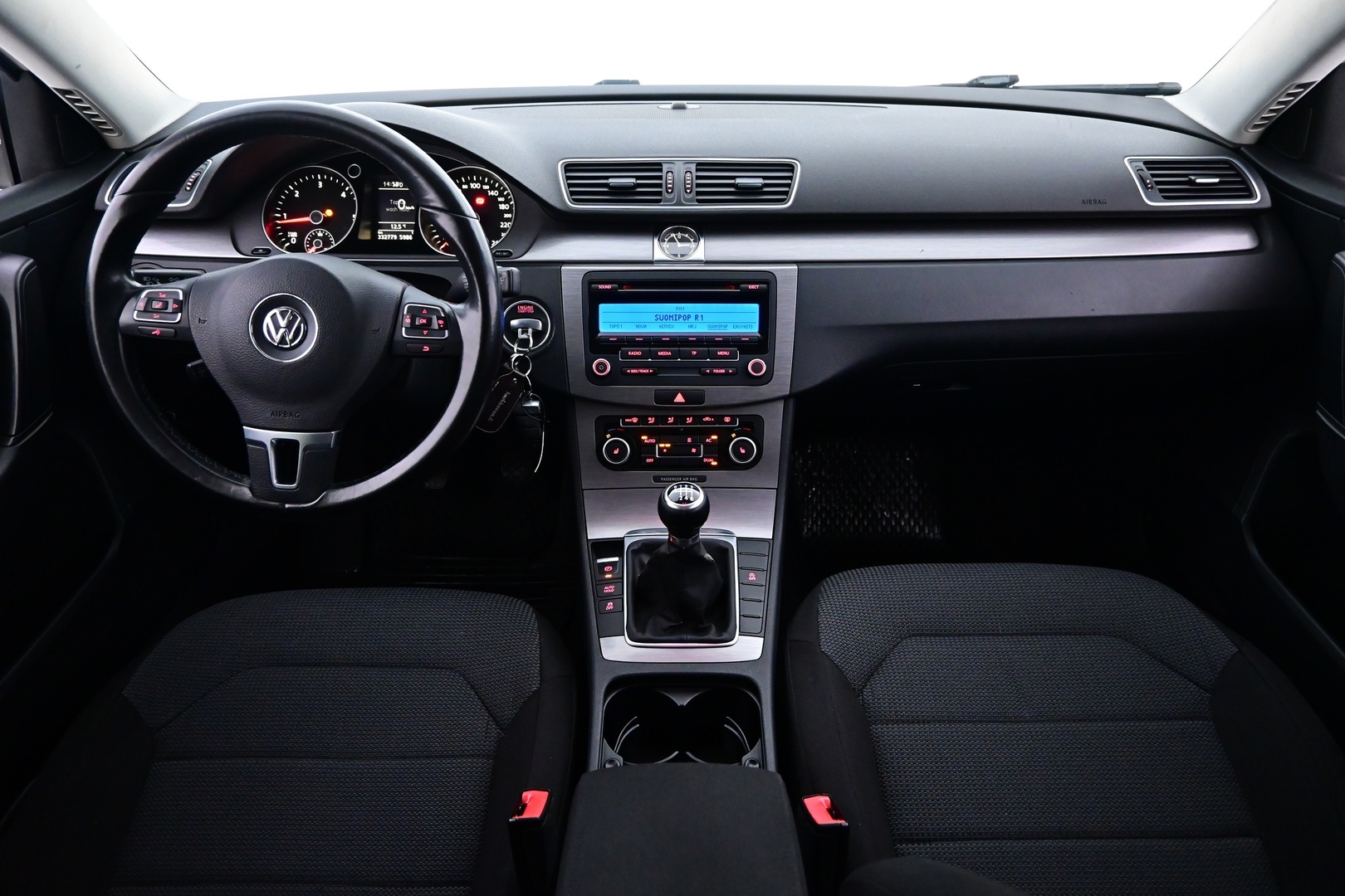 VOLKSWAGEN Passat 2011