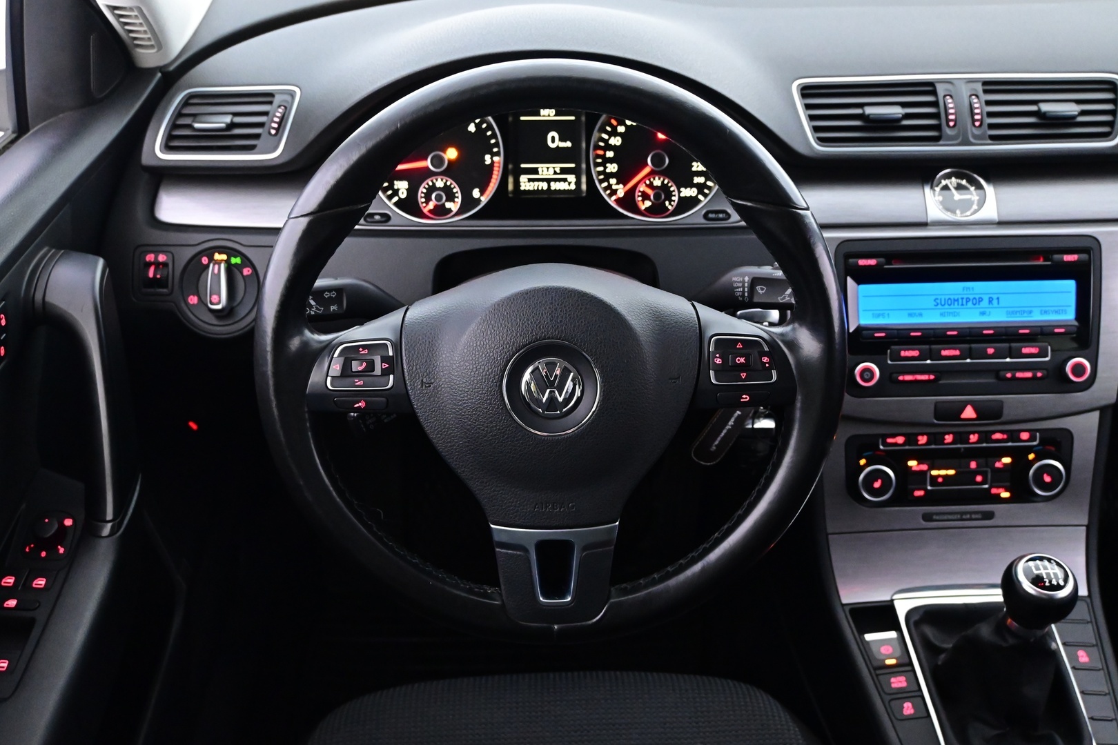 VOLKSWAGEN Passat 2011
