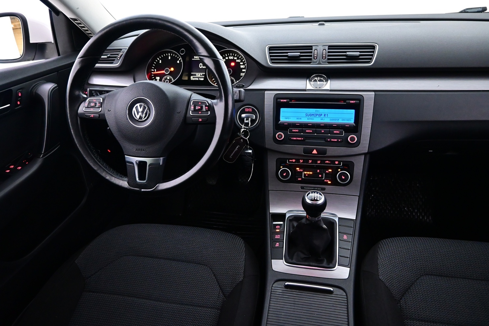 VOLKSWAGEN Passat 2011