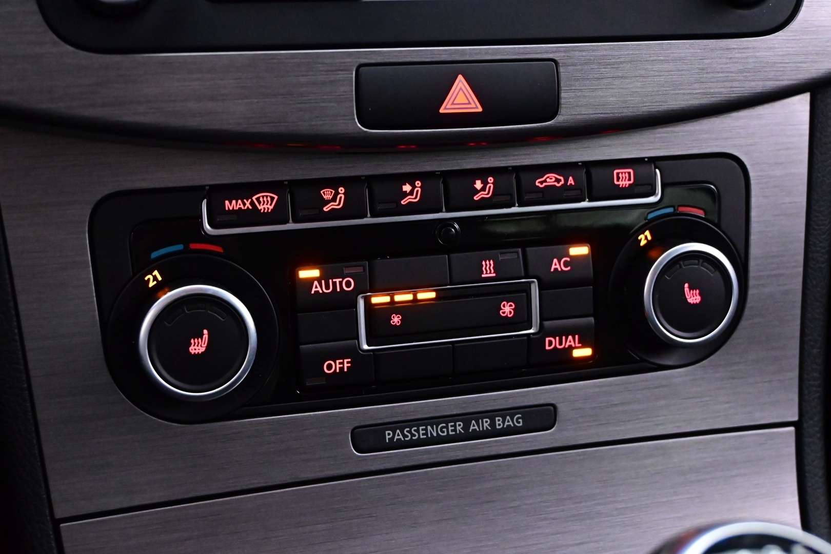 VOLKSWAGEN Passat 2011