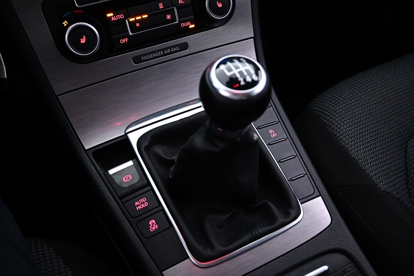 VOLKSWAGEN Passat 2011