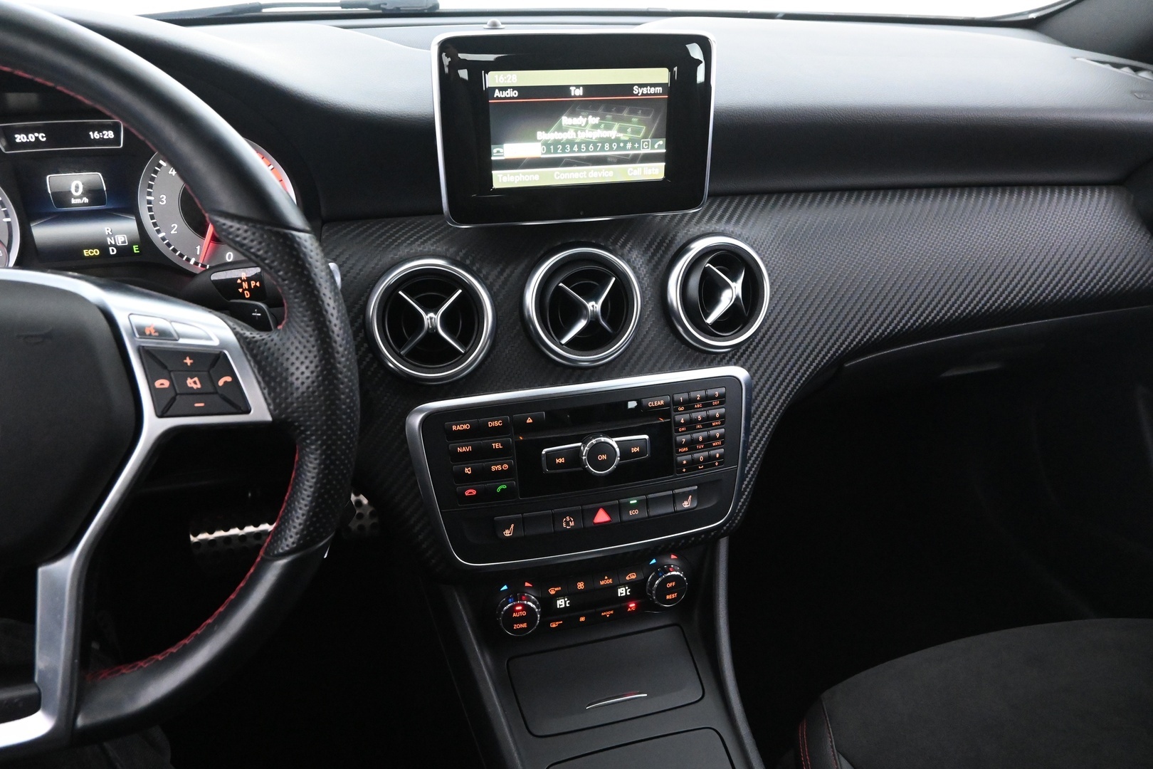 MERCEDES-BENZ A 2014
