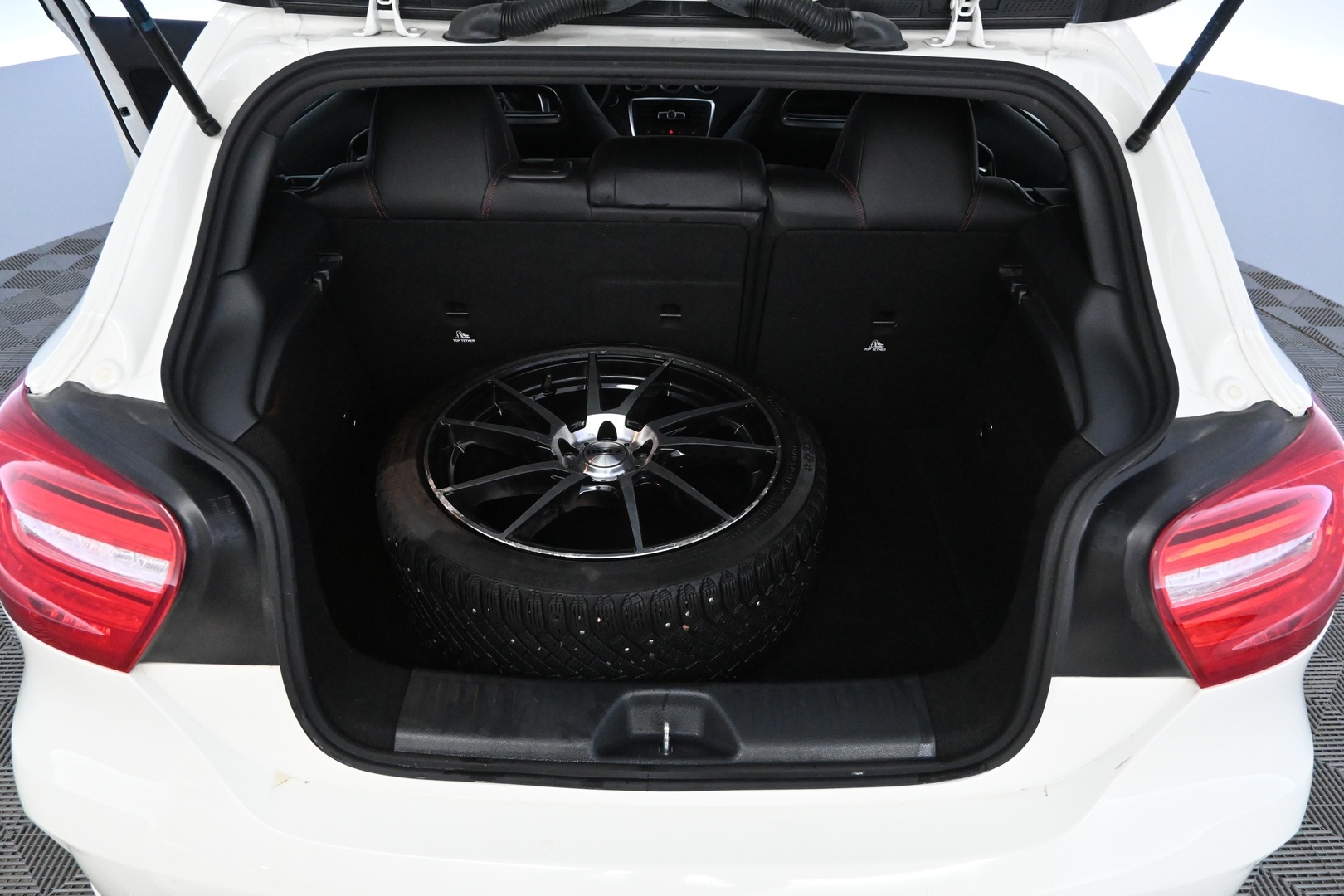 MERCEDES-BENZ A 2014