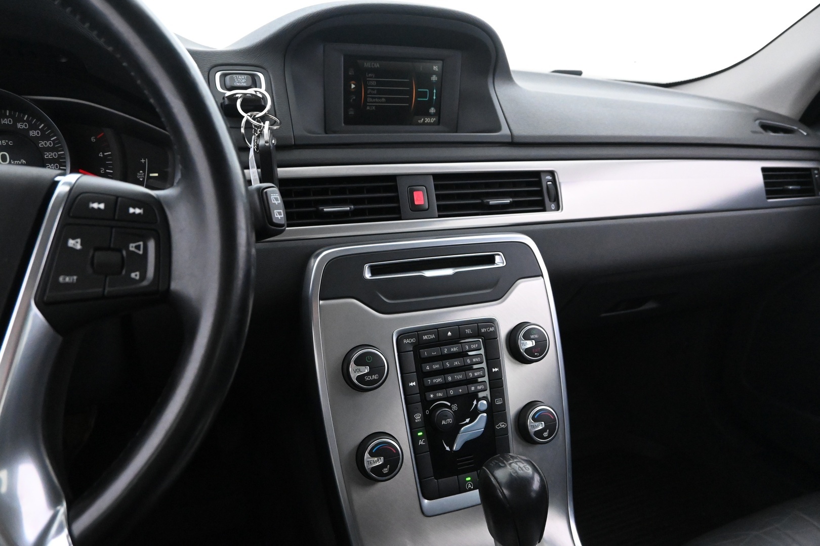 VOLVO V70 2014