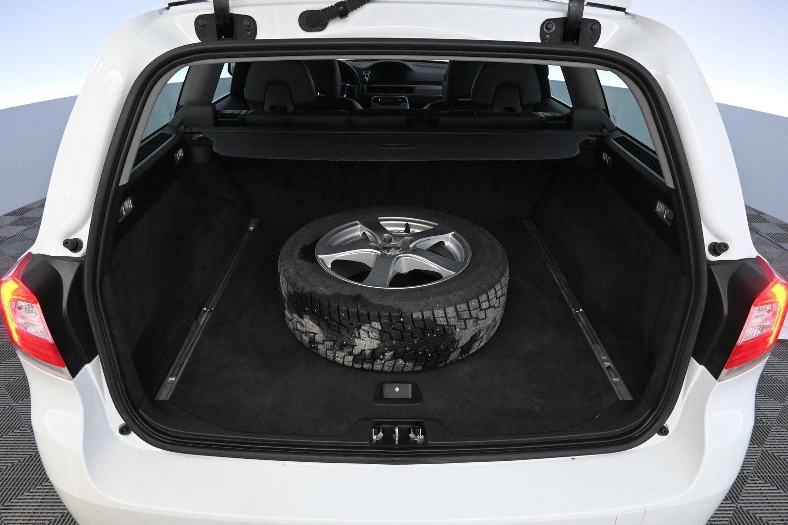 VOLVO V70 2014
