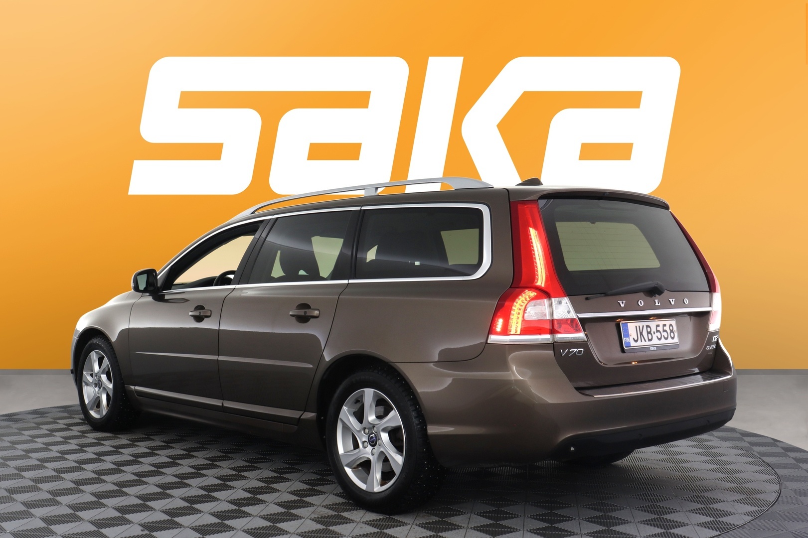 VOLVO V70 2016