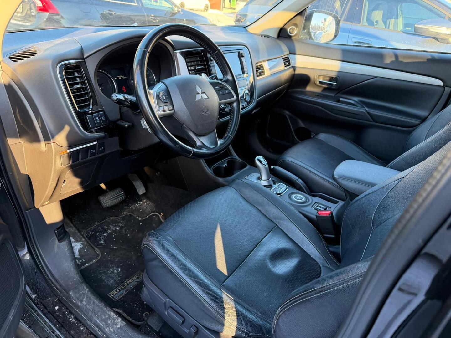 MITSUBISHI Outlander PHEV 2014