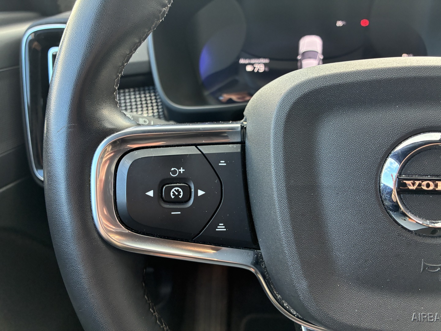 VOLVO XC40 2021