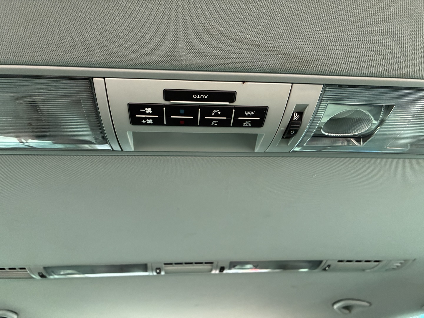 VOLKSWAGEN Caravelle 2014
