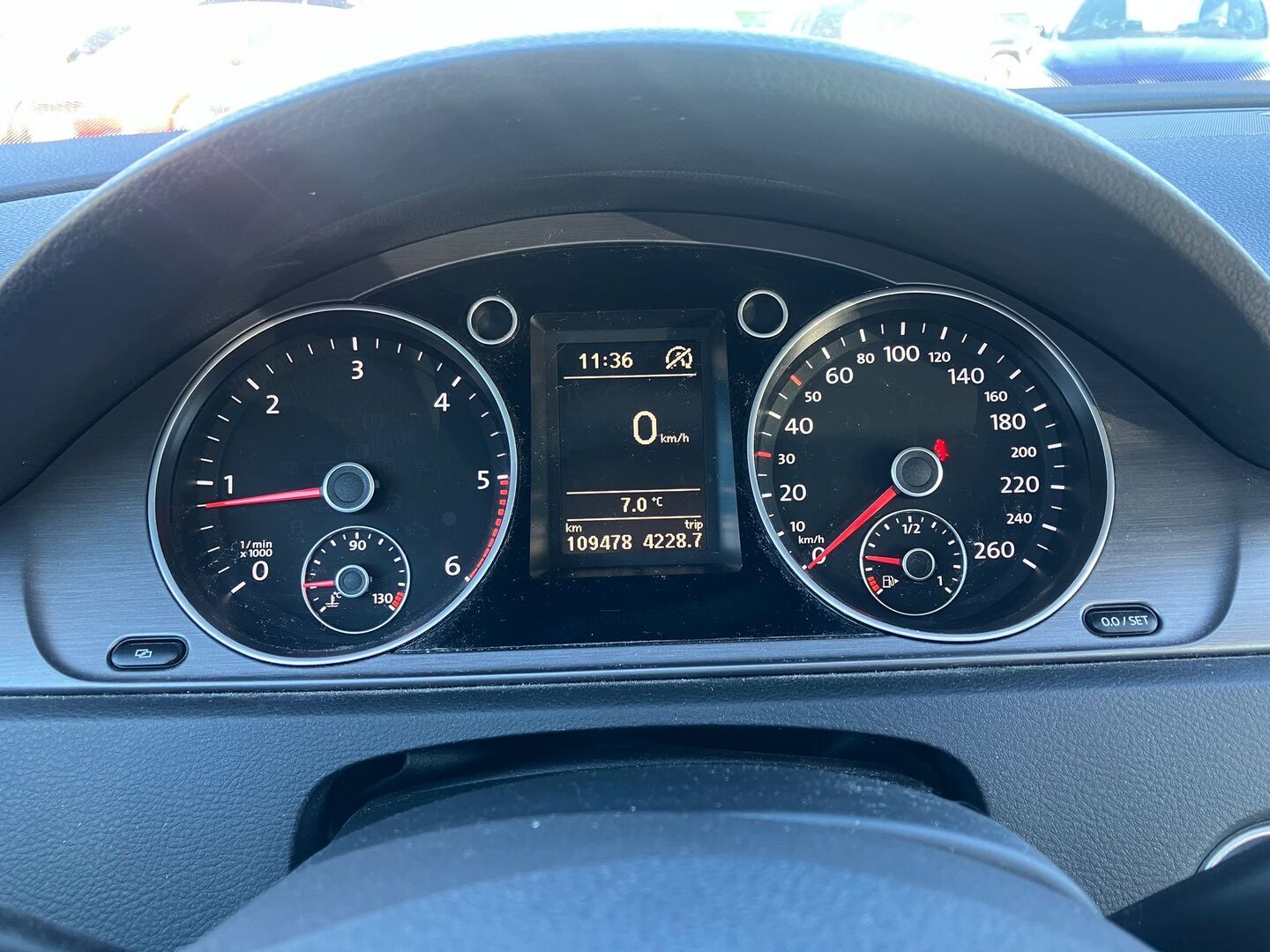 VOLKSWAGEN Passat 2012