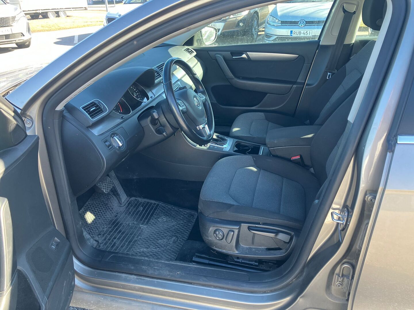 VOLKSWAGEN Passat 2012