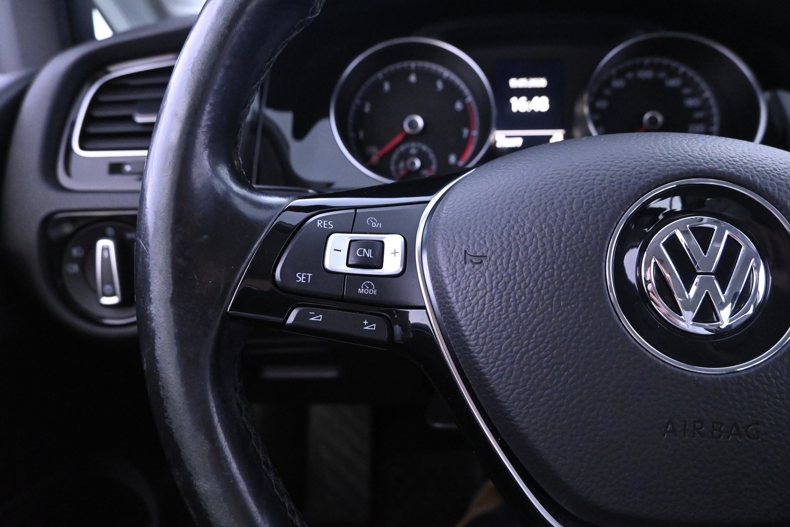 VOLKSWAGEN Golf 2014