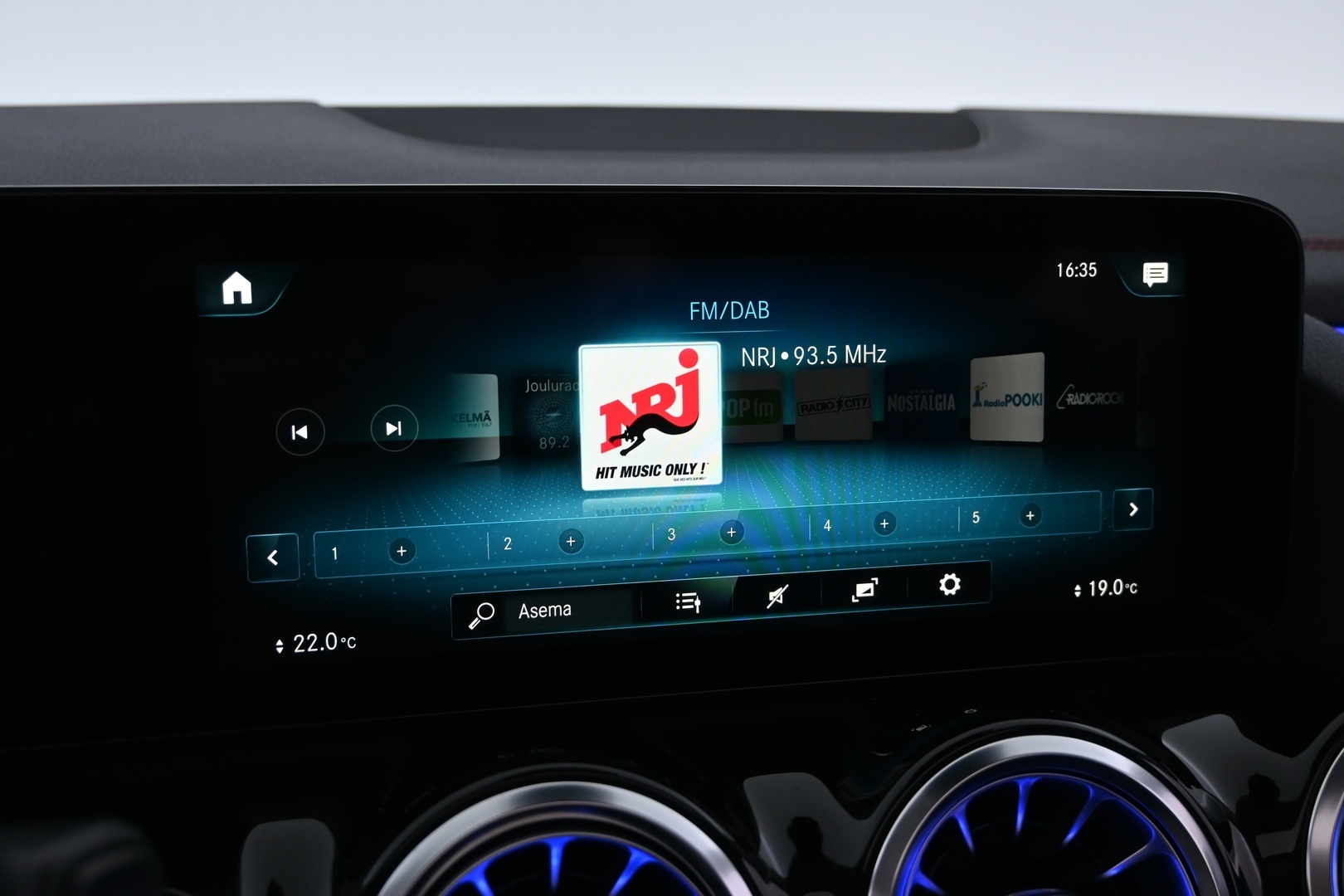 MERCEDES-BENZ EQA 2022