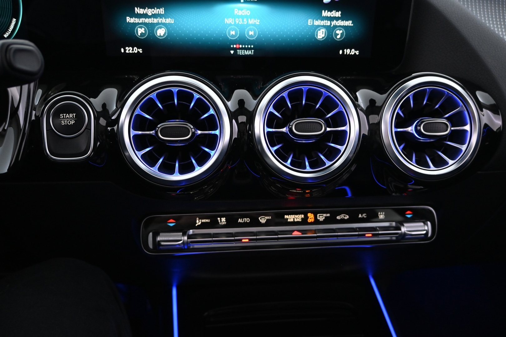 MERCEDES-BENZ EQA 2022