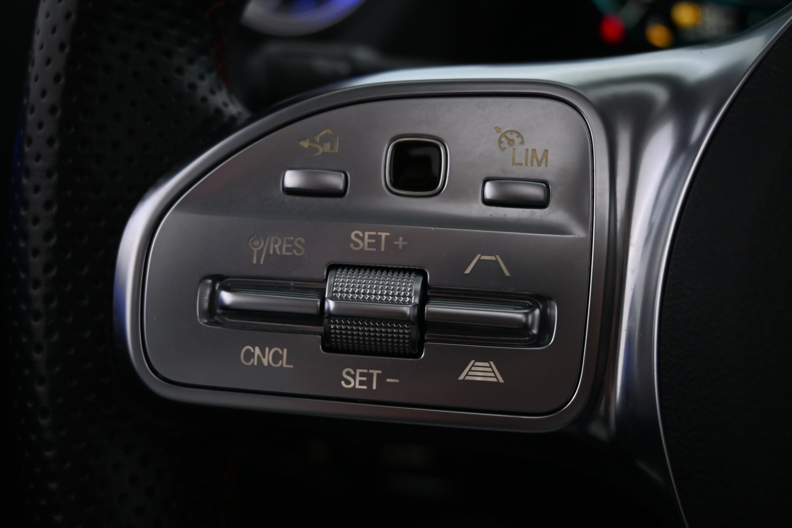 MERCEDES-BENZ EQA 2022