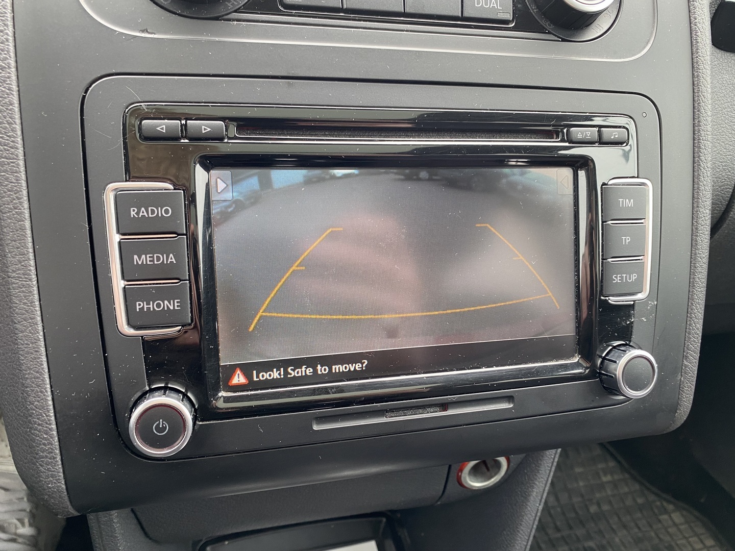 VOLKSWAGEN Touran 2012