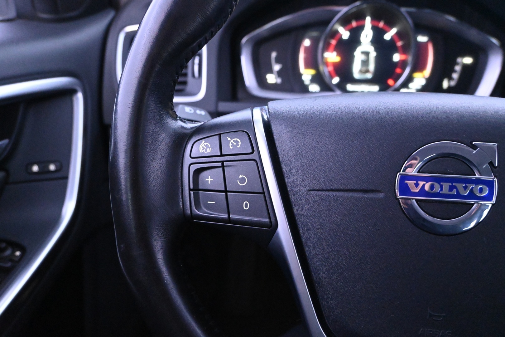 VOLVO V60 2018