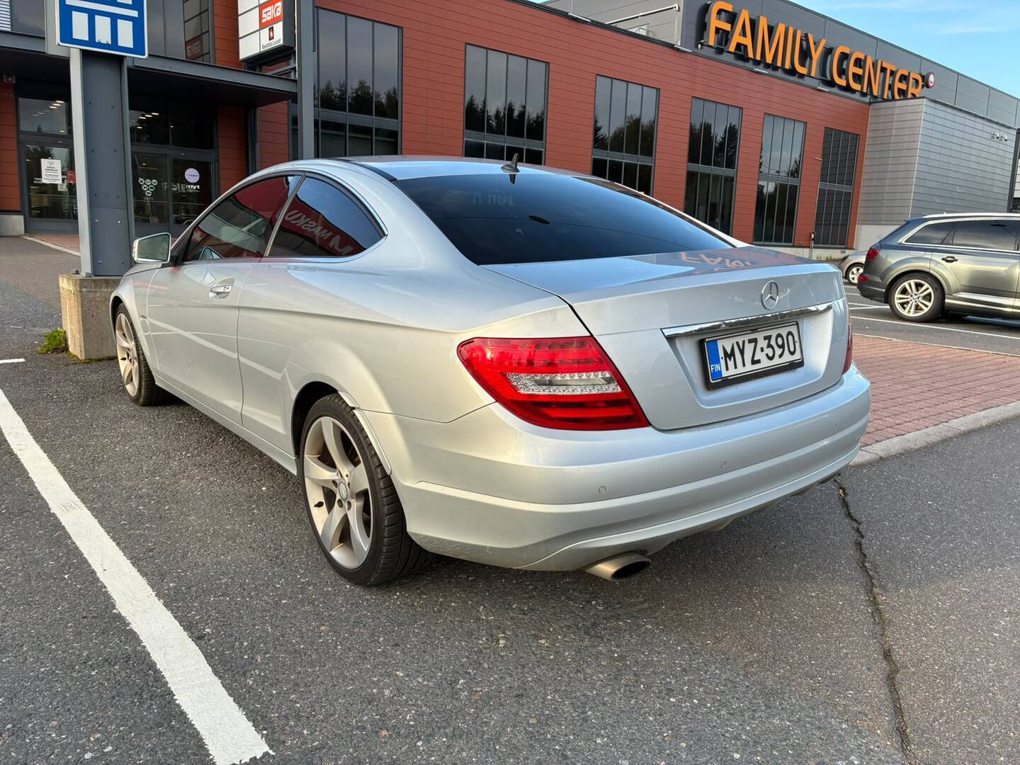 MERCEDES-BENZ C 2011