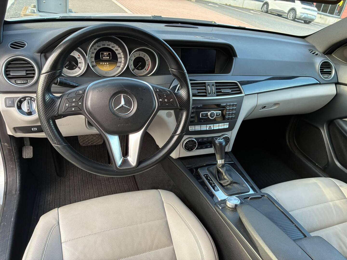 MERCEDES-BENZ C 2011