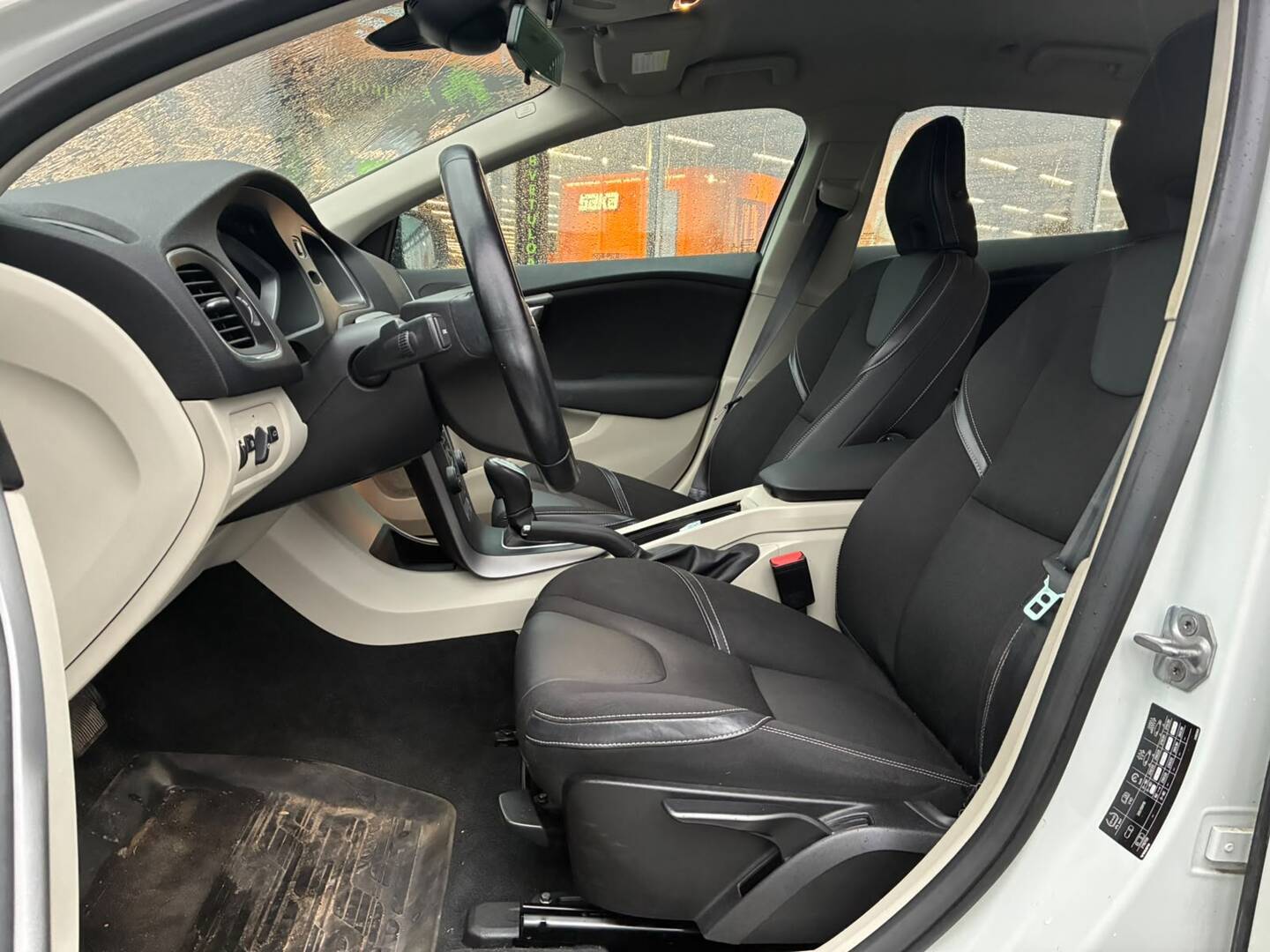 VOLVO V40 2014